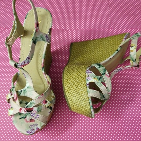 Pink Floral Wedges - Picture 3 of 6